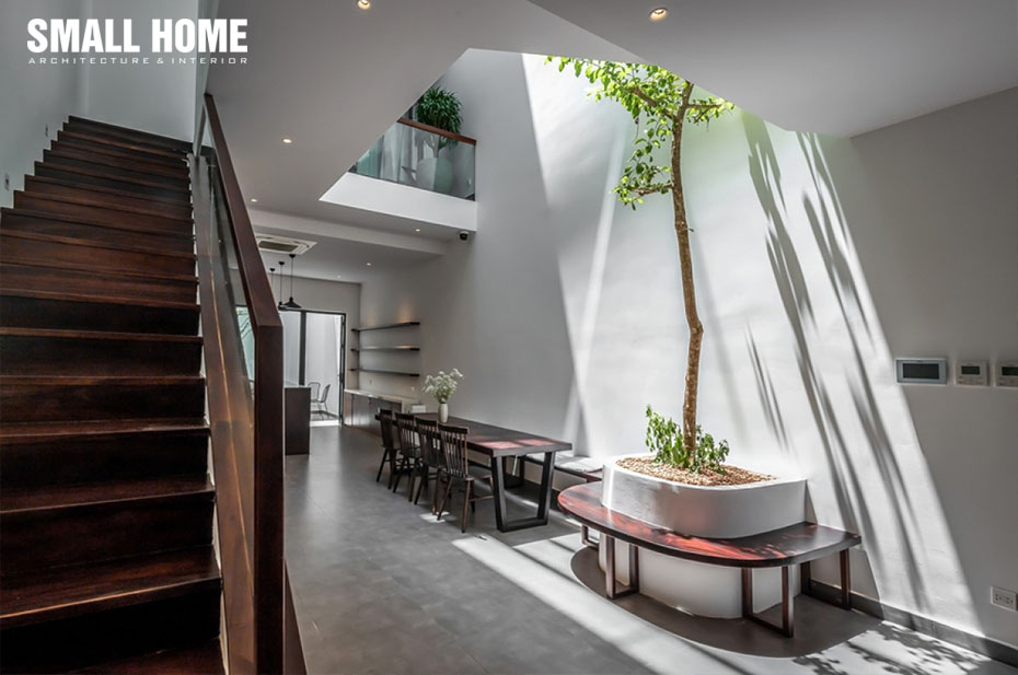 Bề mặt tường giếng trời phẳng nhẵn