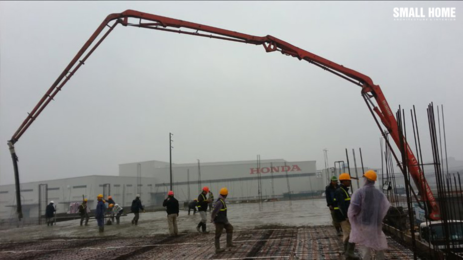 Chuẩn bị vật dụng cần thiết trước khi đổ mái gặp trời mưa