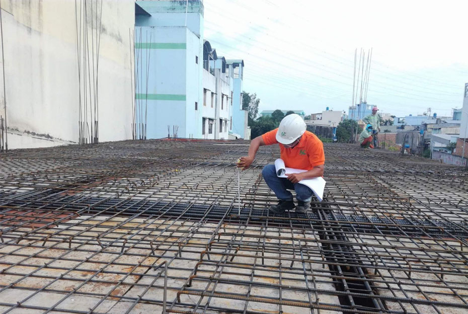 Kiểm tra cốp pha sàn mái