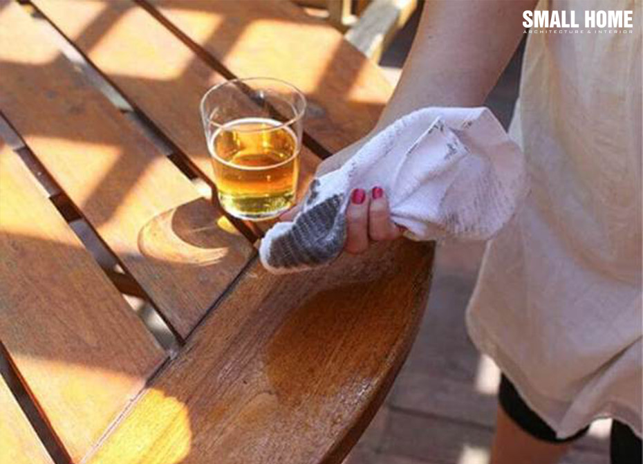 Vệ sinh đồ nội thất gỗ bằng bia