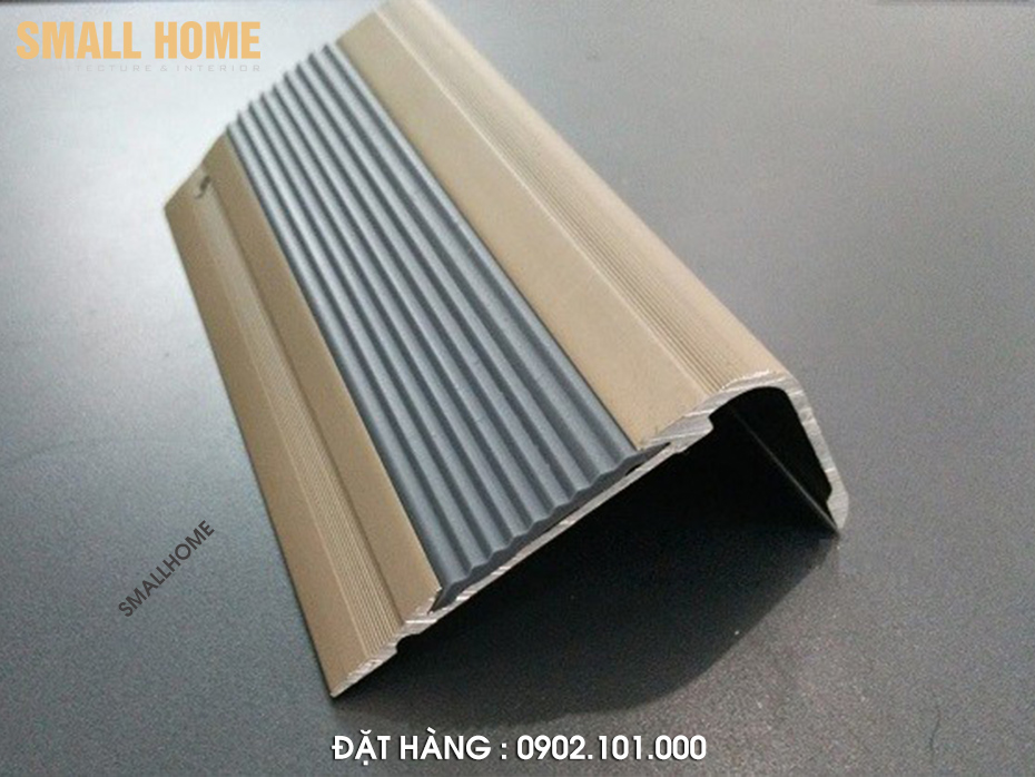 nep-nhom-cau-thang-DE-1