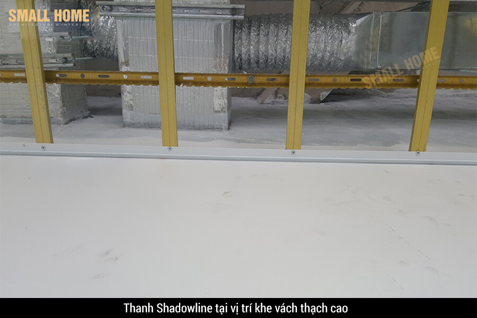 thanh-nhom-shadowline-gan-tren-khung-xuong-thach-cao