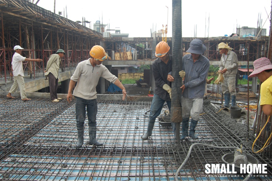 Đổ mái nhà gặp mưa giông theo góc độ khoa học