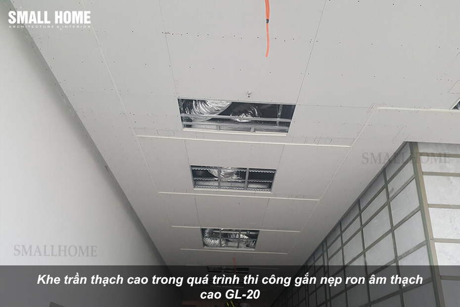 Khe trần thạch cao trong quá trình thi công gắn nẹp ron âm thạch cao GL-20