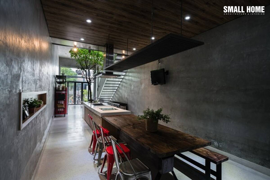 Nhà mang phong cách một nửa công nghiệp nhưng tường xi măng không phù hợp với thời tiết ẩm nồm của miền Bắc