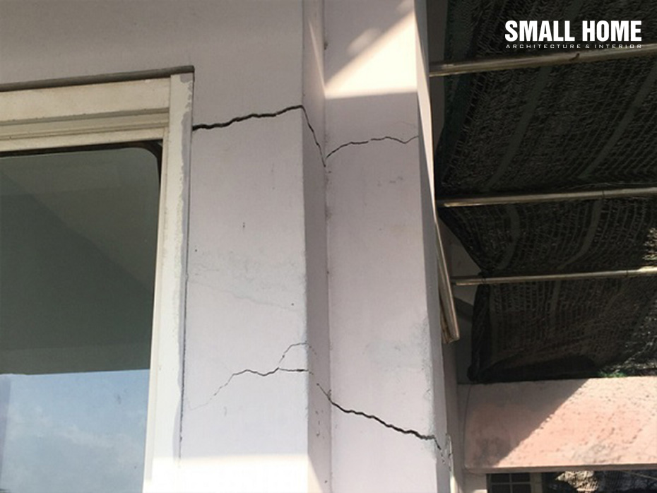 Nứt tại vị trí mép cửa
