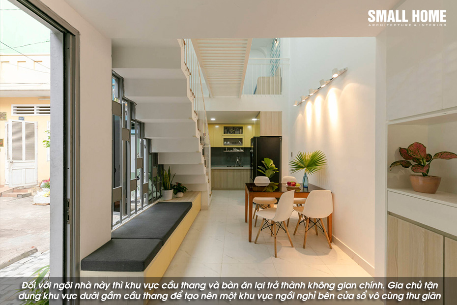 Đối với ngôi nhà này thì khu vực cầu thang và bàn ăn lại trở thành không gian chính.